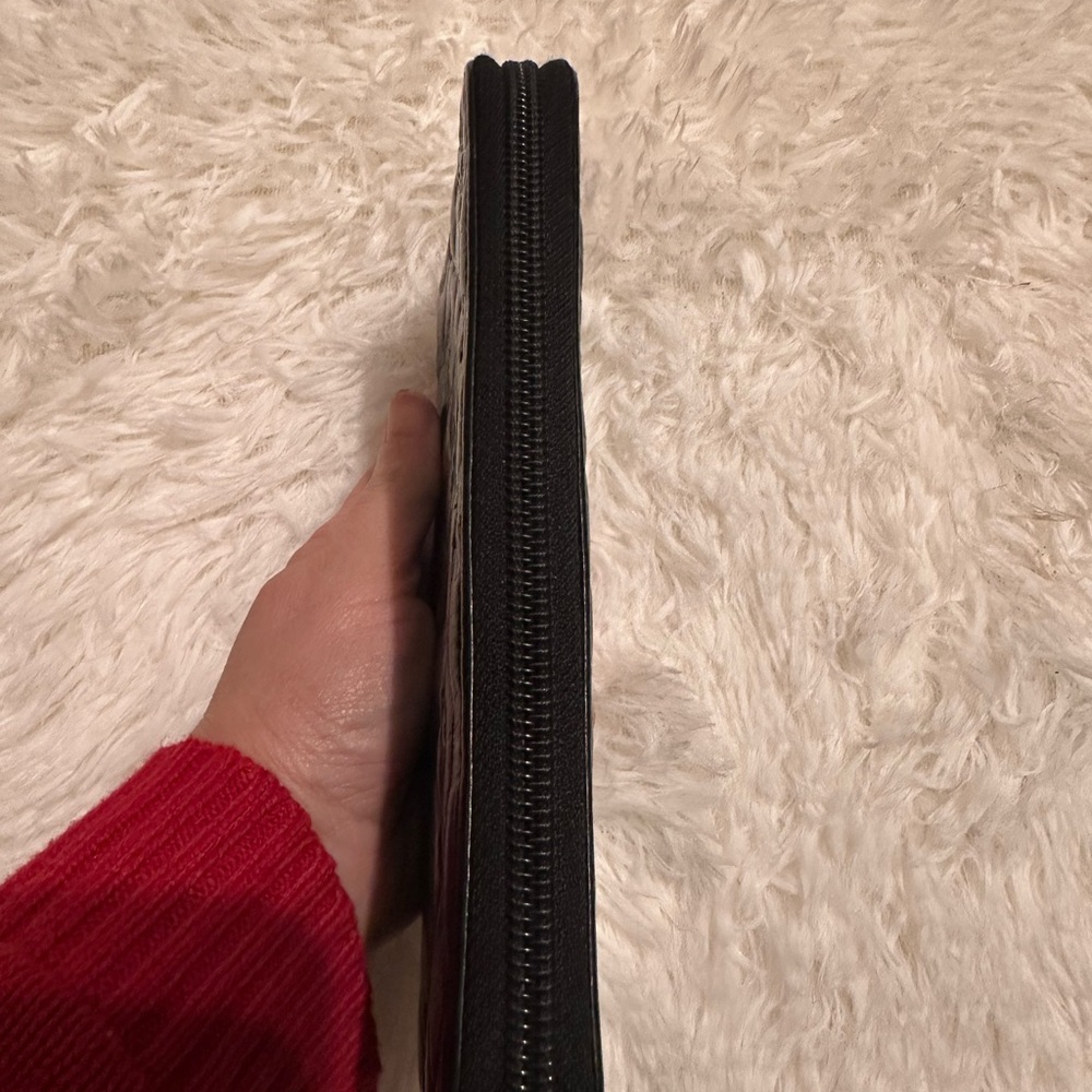 CHANEL Black Quilted Embossed Wallet - Picture 7 of 13